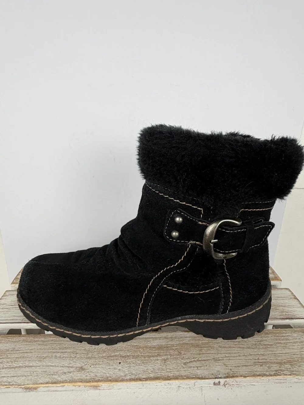 Baretraps Breesen black suede ankle boots cozy faux fur side buckle size 9.5M